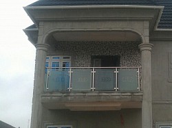 Glass rail