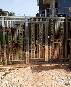 Black sliding gate